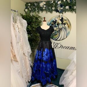Madison James 20-504M Black and Blue Gown Size 6 NWT